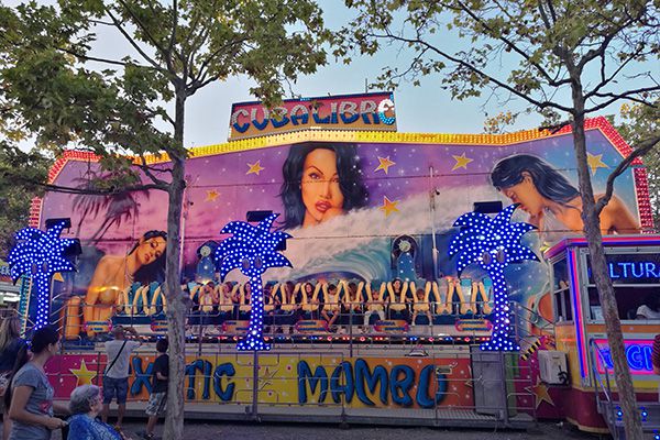 亿万先生mr照明的娱光灯用在西班牙游乐装备展示